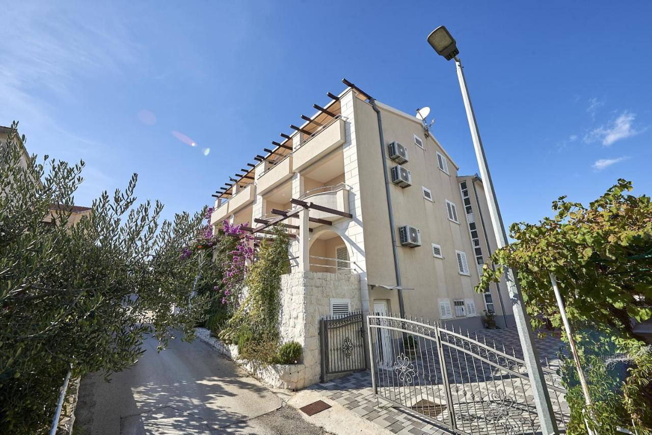 Apartments With A Parking Space Mavarstica, Ciovo - 17803 Trogir Kültér fotó
