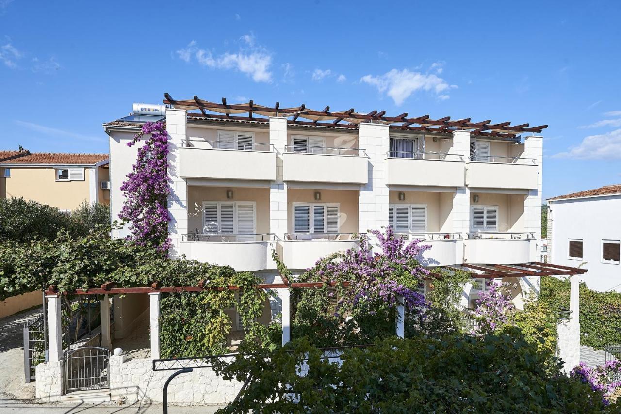 Apartments With A Parking Space Mavarstica, Ciovo - 17803 Trogir Kültér fotó