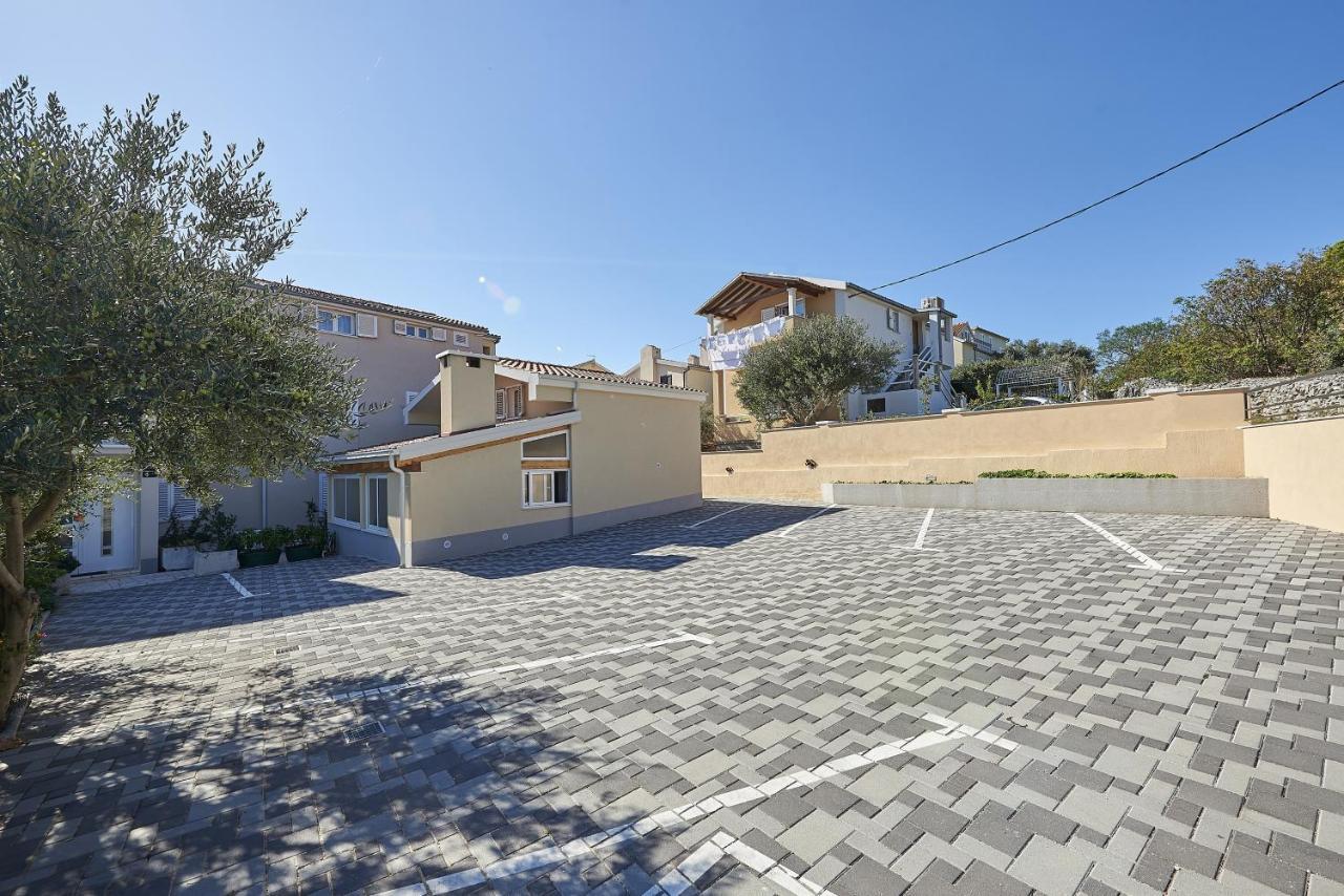 Apartments With A Parking Space Mavarstica, Ciovo - 17803 Trogir Kültér fotó